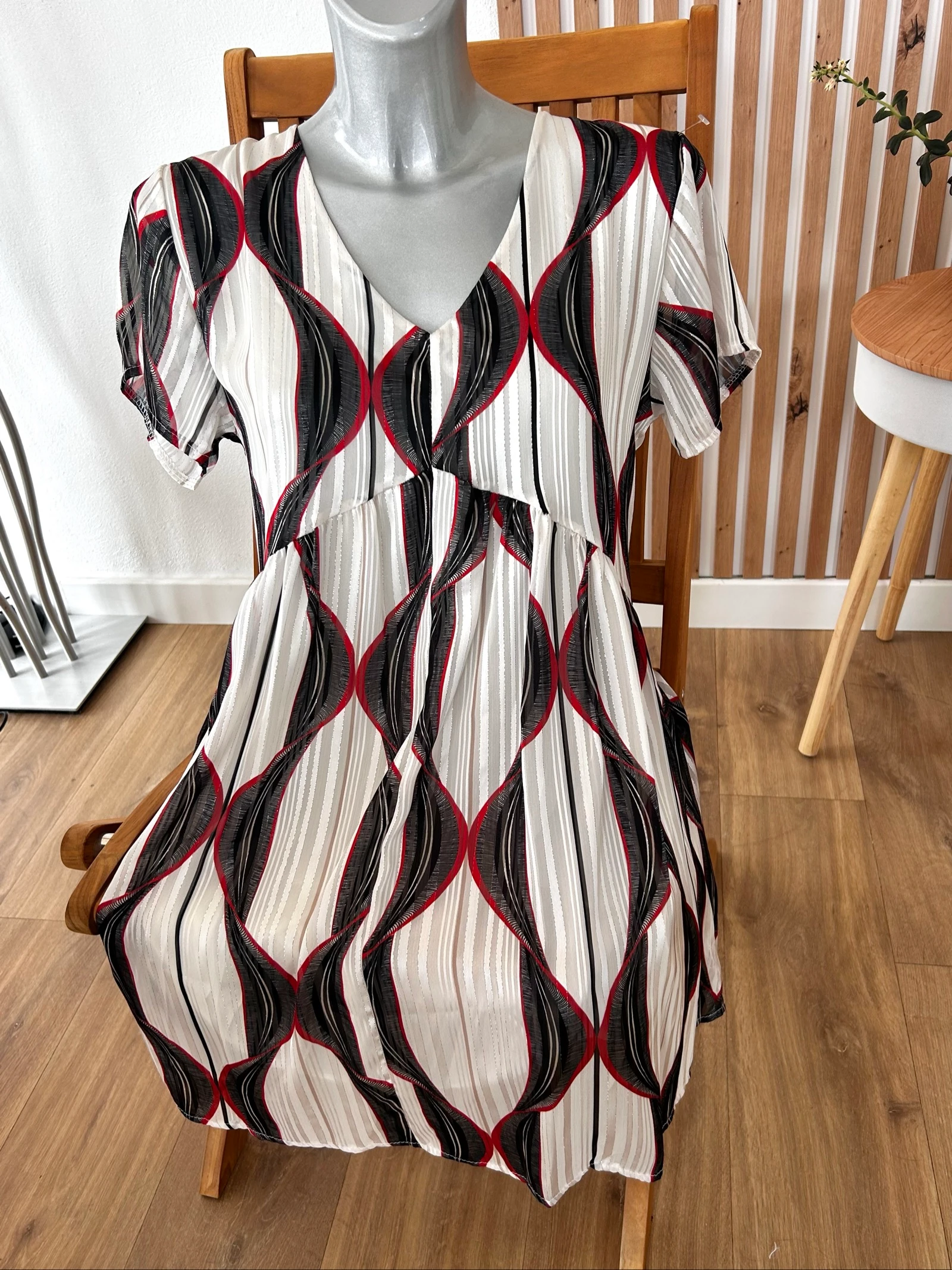 Magnificent Made in Italy dress brand new with its tag. – photo 8